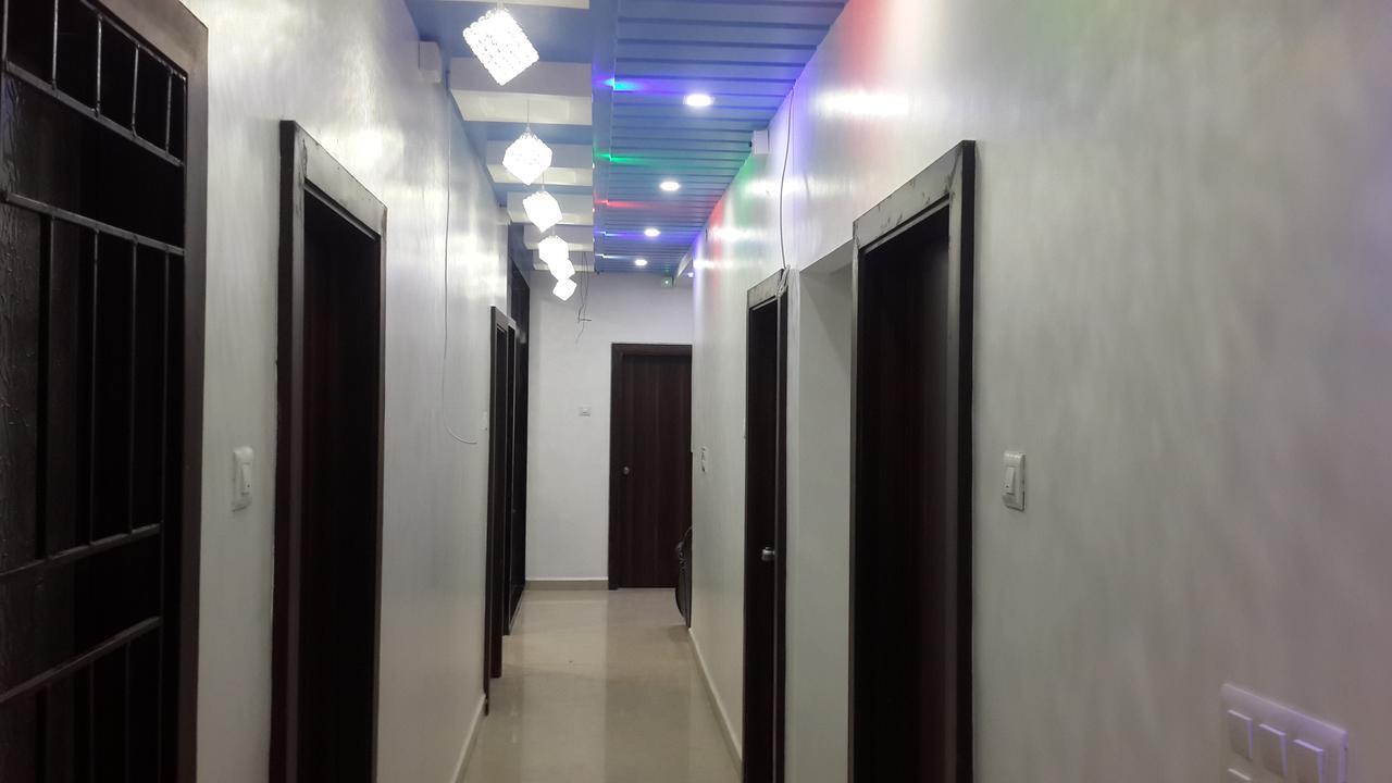 Hotel Holiday Era Opposite Railway Station Аурангабад Екстериор снимка