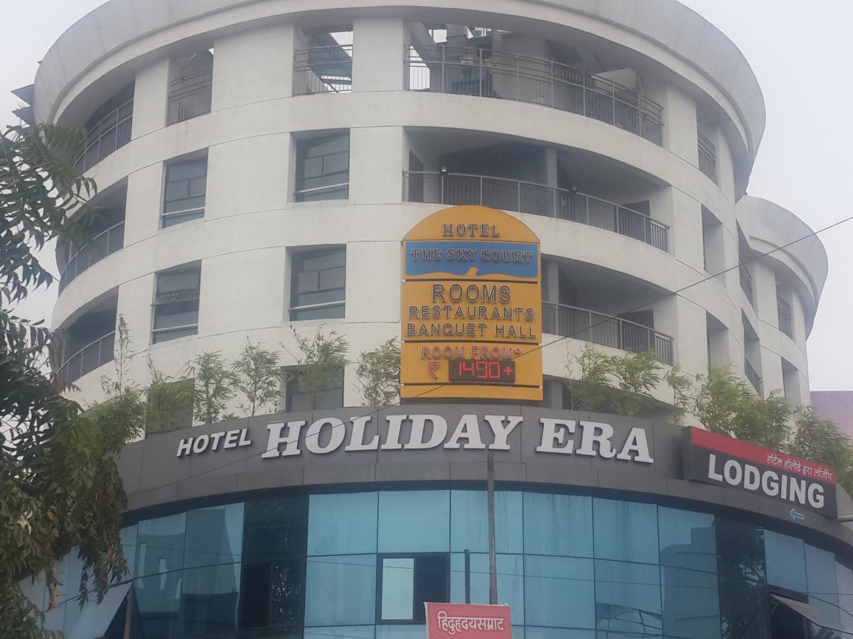 Hotel Holiday Era Opposite Railway Station Аурангабад Екстериор снимка