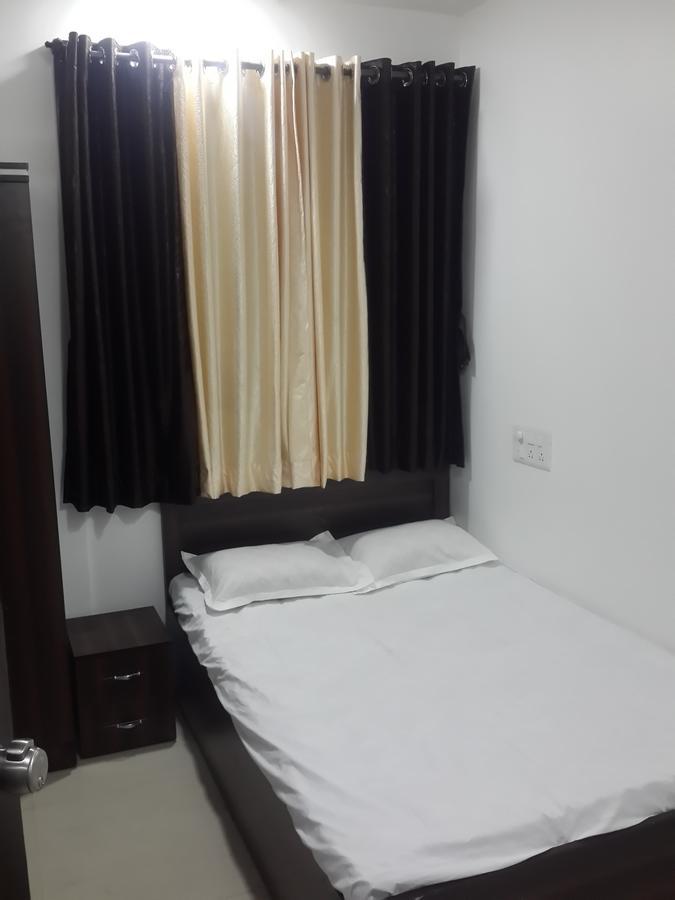 Hotel Holiday Era Opposite Railway Station Аурангабад Екстериор снимка