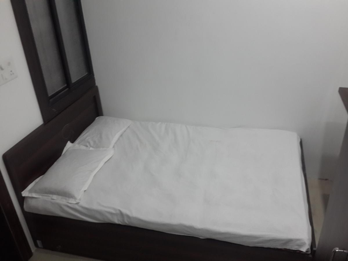 Hotel Holiday Era Opposite Railway Station Аурангабад Екстериор снимка