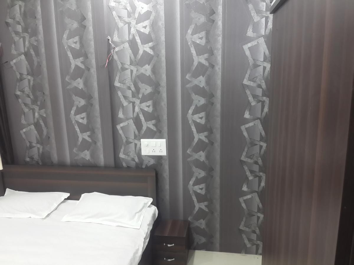 Hotel Holiday Era Opposite Railway Station Аурангабад Екстериор снимка