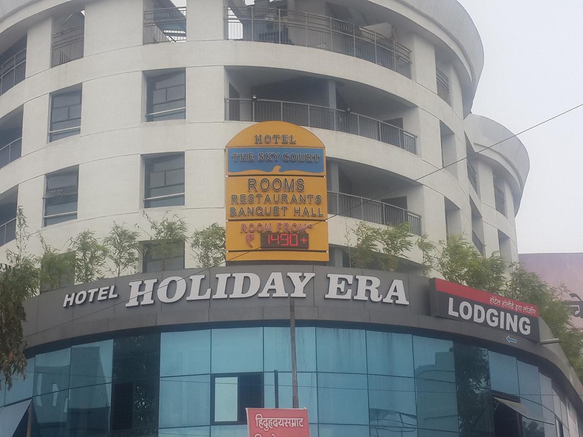 Hotel Holiday Era Opposite Railway Station Аурангабад Екстериор снимка