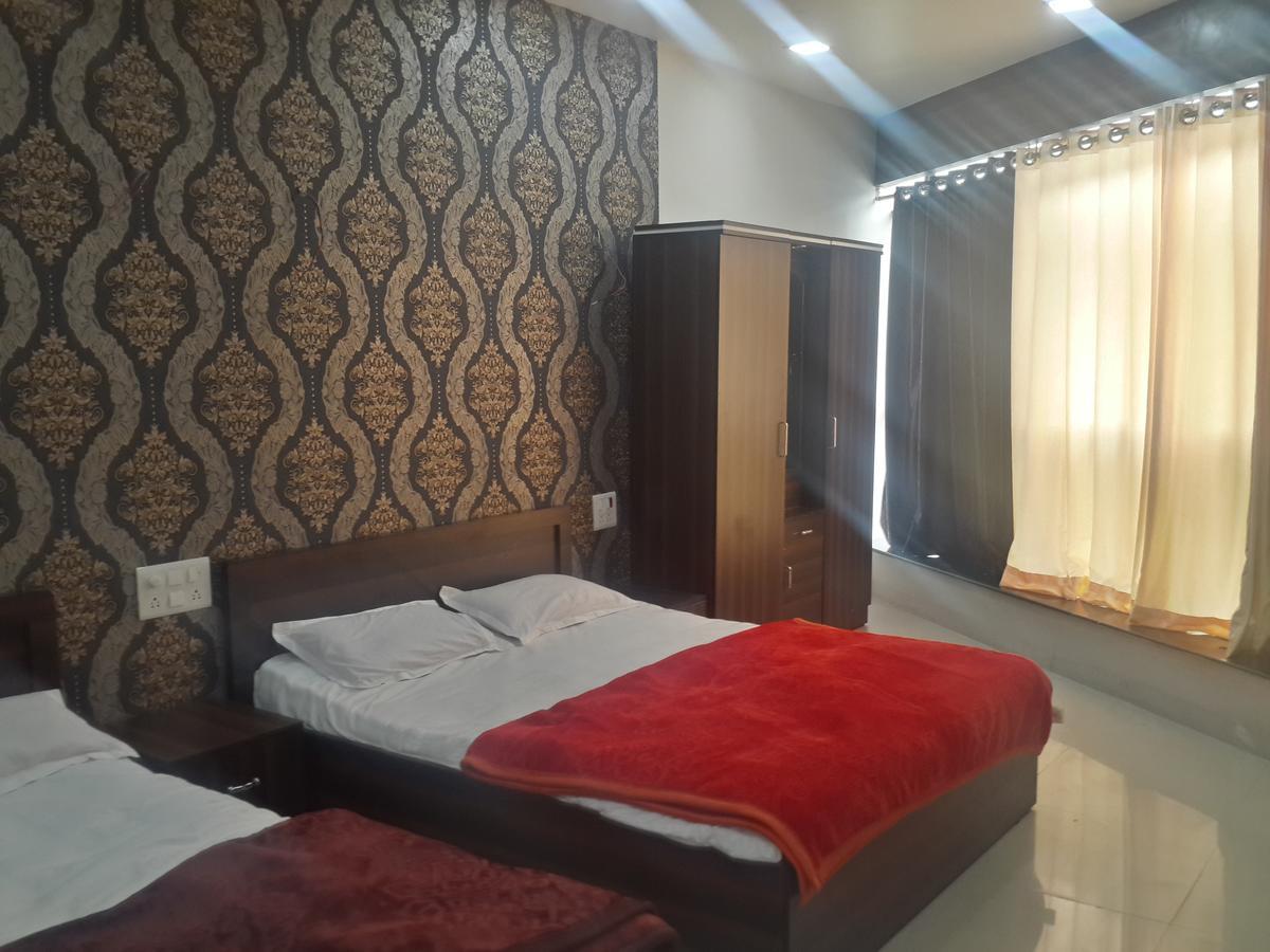 Hotel Holiday Era Opposite Railway Station Аурангабад Екстериор снимка