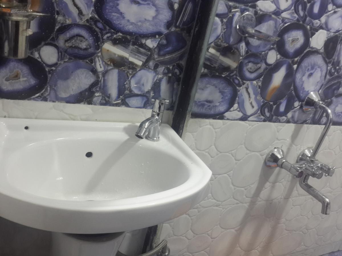 Hotel Holiday Era Opposite Railway Station Аурангабад Екстериор снимка