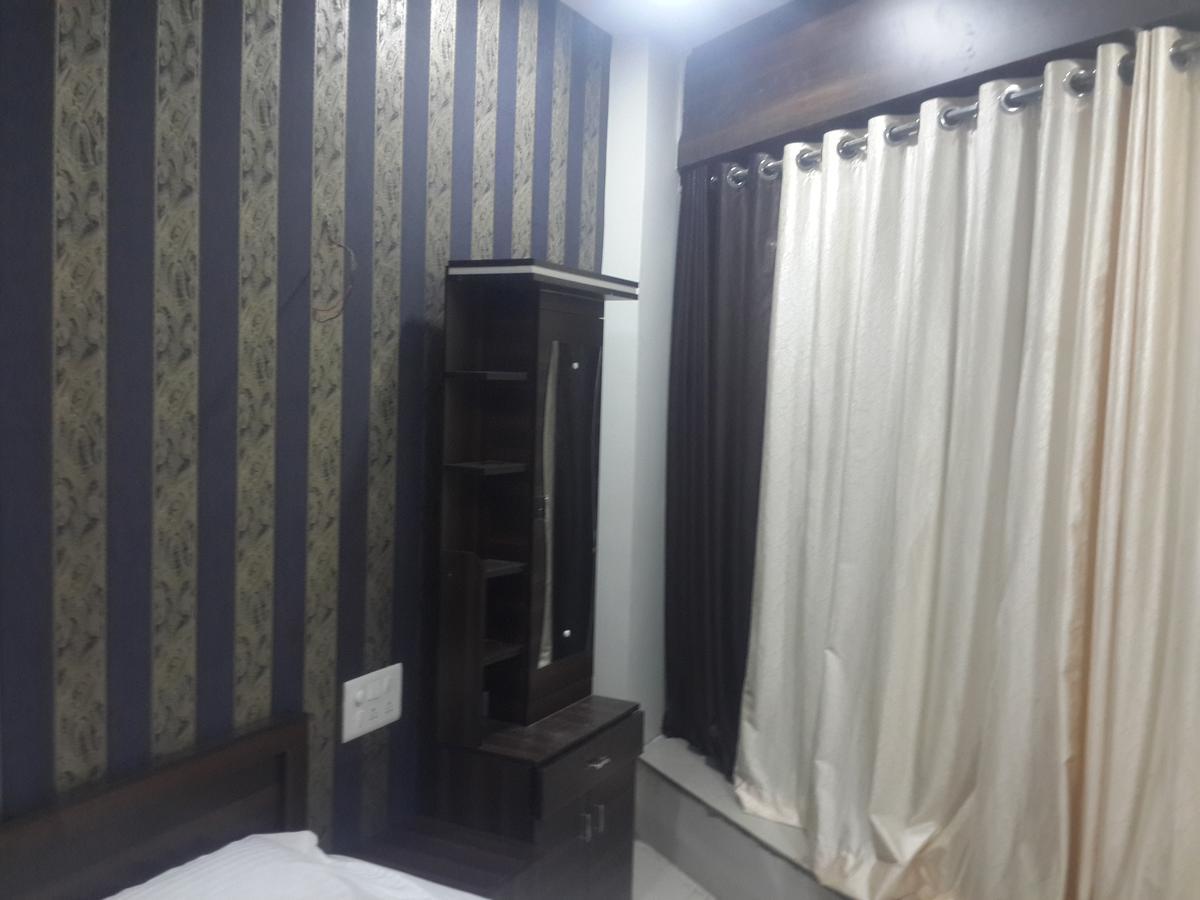 Hotel Holiday Era Opposite Railway Station Аурангабад Екстериор снимка