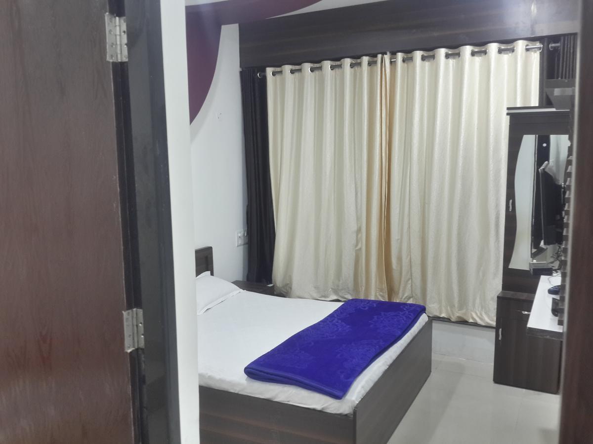 Hotel Holiday Era Opposite Railway Station Аурангабад Екстериор снимка