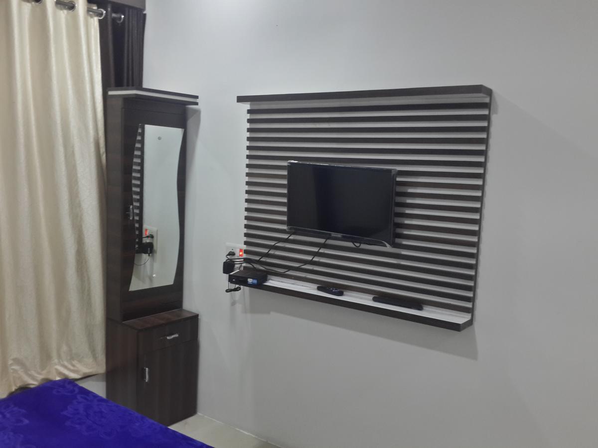 Hotel Holiday Era Opposite Railway Station Аурангабад Екстериор снимка