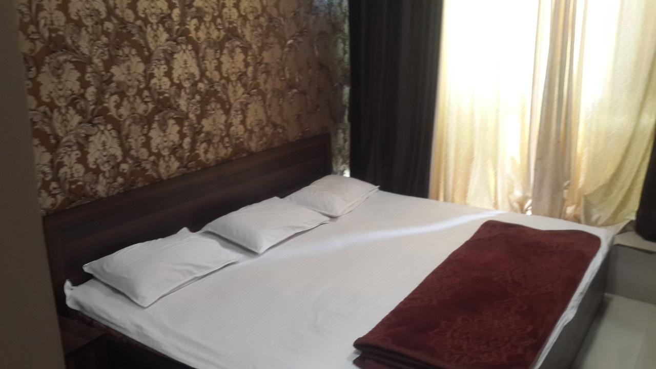 Hotel Holiday Era Opposite Railway Station Аурангабад Екстериор снимка